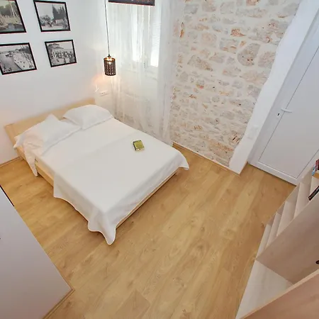 Guverna New * Ζαντάρ