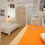 Guverna New *