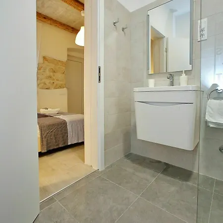 Guverna New * Zadar